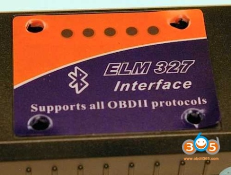 elm327-bluetooth-inner-parts-2